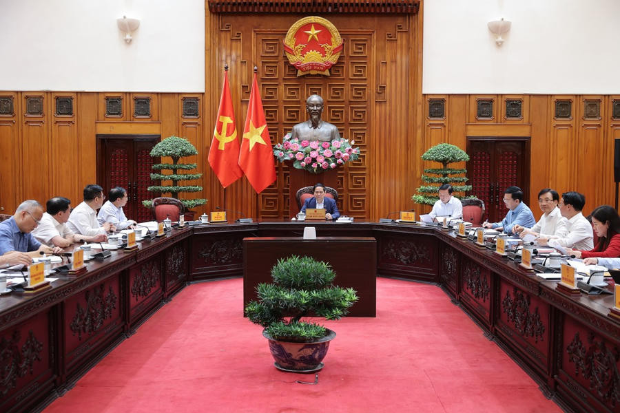 Thủ tướng Phạm Minh Chính chủ trì cuộc họp của Thường trực Chính phủ về một số nội dung chuẩn bị cho phiên họp Chính phủ chuyên đề xây dựng pháp luật tháng 6/2025 - Ảnh: VGP/Nhật Bắc
