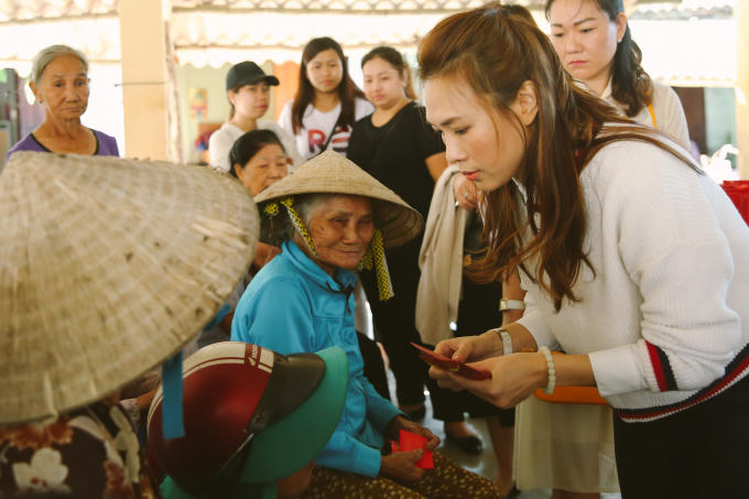 Mỹ Tâm tiếp tục thực hiện chuyến từ thiện kết hợp cinetour ngay tại quê nhà