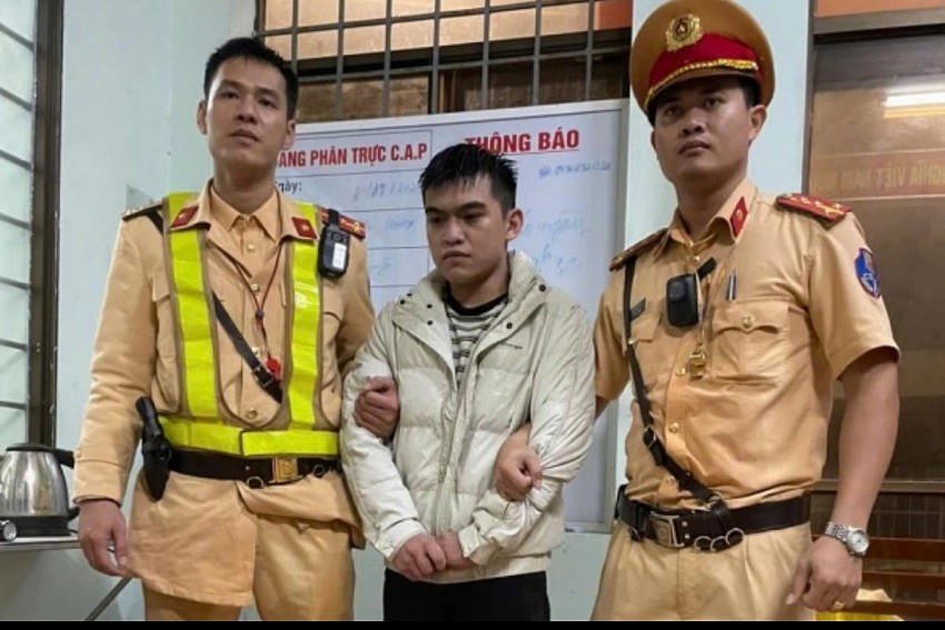 Đối tượng Nguyễn Hồ Thanh Hiên bị cảnh sát giao thông bắt giữ