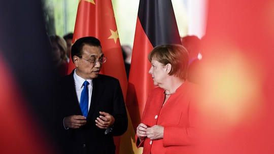 Thủ tướng Đức Angela Merkel (phải) và Thủ tướng Trung Quốc Lý Khắc Cường