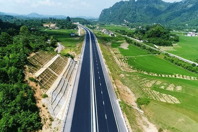 Khẩn trương rà soát, tháo gỡ các khó khăn, vướng mắc liên quan đến 04 dự án giao thông trọng điểm.