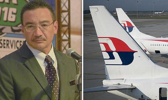 Nguyên Bộ trưởng Quốc phòng Malaysia Hishammuddin Hussein (trái) thừa nhận đã để MH370 bay vào không phận bị cấm .