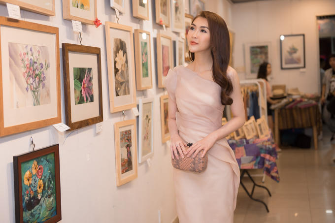 Tường Linh nhiệt t&igrave;nh tham gia sự kiện g&acirc;y quỹ gi&uacute;p đỡ trẻ em T&acirc;y Bắc