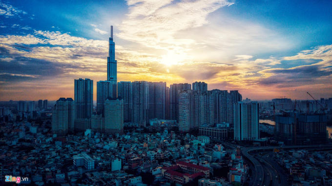 Landmark 81 - Tòa nhà cao nhất Việt Nam -  lúc bình minh. Ảnh: Hoàng Hà - ZingNews.