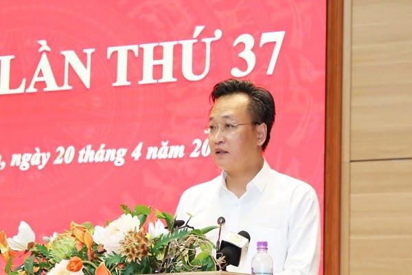 Ông Nguyễn Hữu Nghĩa, Bí thư Tỉnh ủy Hưng Yên, phát biểu tại hội nghị.