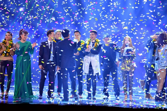 Nhóm Noo Phước Thịnh có tổng điểm 12 với số điểm lần lượt từ ban giám khảo, từ bình chọn khán giả và từ trang Saostar là 4-4-4 giành giải đặc biệt của The Remix 2016.