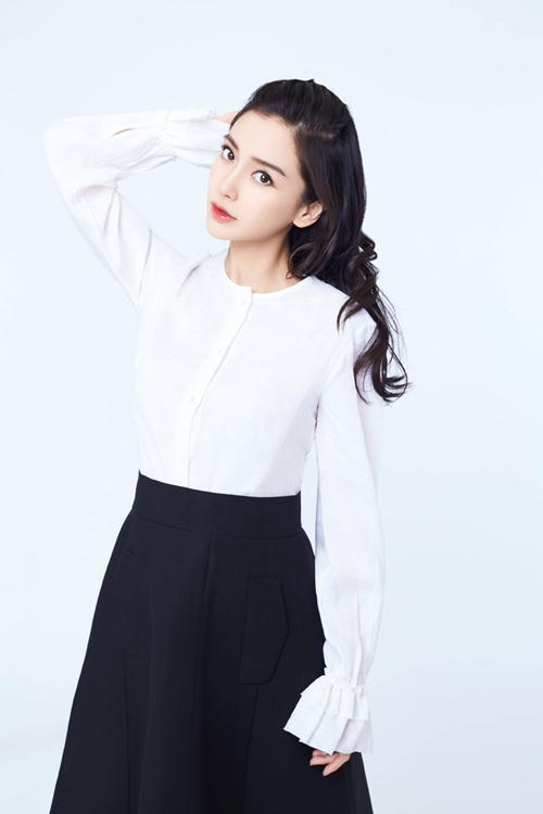 Nhiều người còn nghi ngờ Angela Baby mang thai giả vì về dáng quá nhanh.