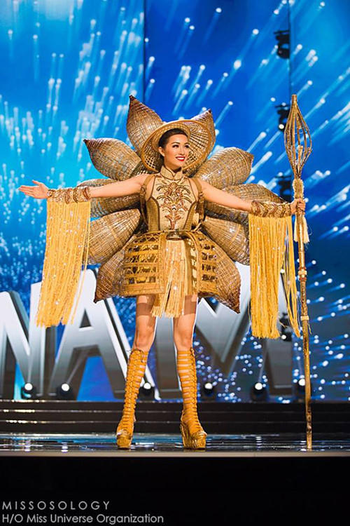 Bộ đồ mang tên Nàng mây của Lệ Hằng gây ấn tượng mạnh tại đêm thi Trang phục dân tộc