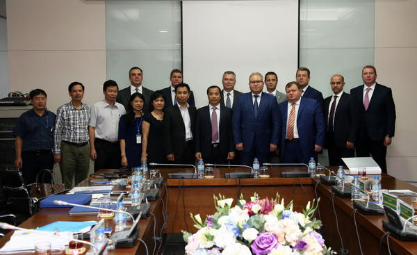Phó Tổng Giám đốc EVN Ngô Sơn Hải tiếp và làm việc với Đoàn tại Tập đoàn Điện lực Việt Nam.