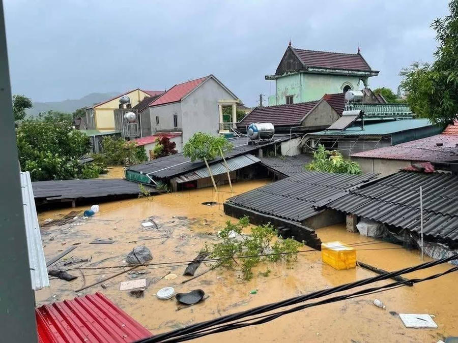 Tỉnh Nghệ An bị thiệt hại nghiêm trong do mưa bão, lũ lụt.