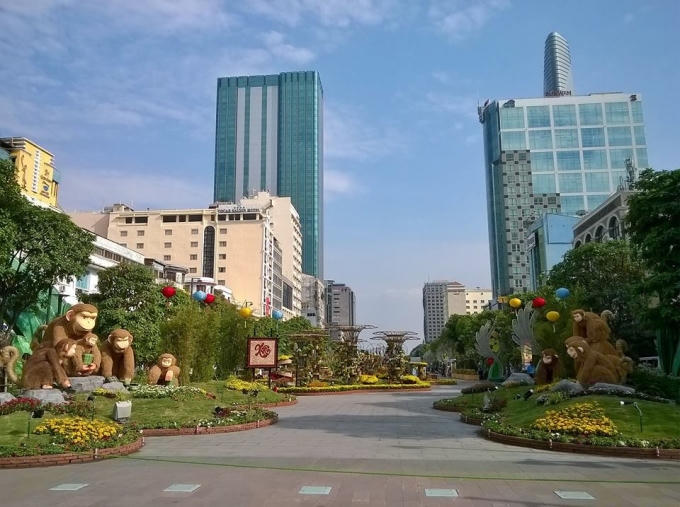 Với chiều dài 720m, đường hoa Tết Bính Thân 2016 chủ đề “Thành phố Hồ Chí Minh – Hòa bình, Thịnh vượng và Phát triển