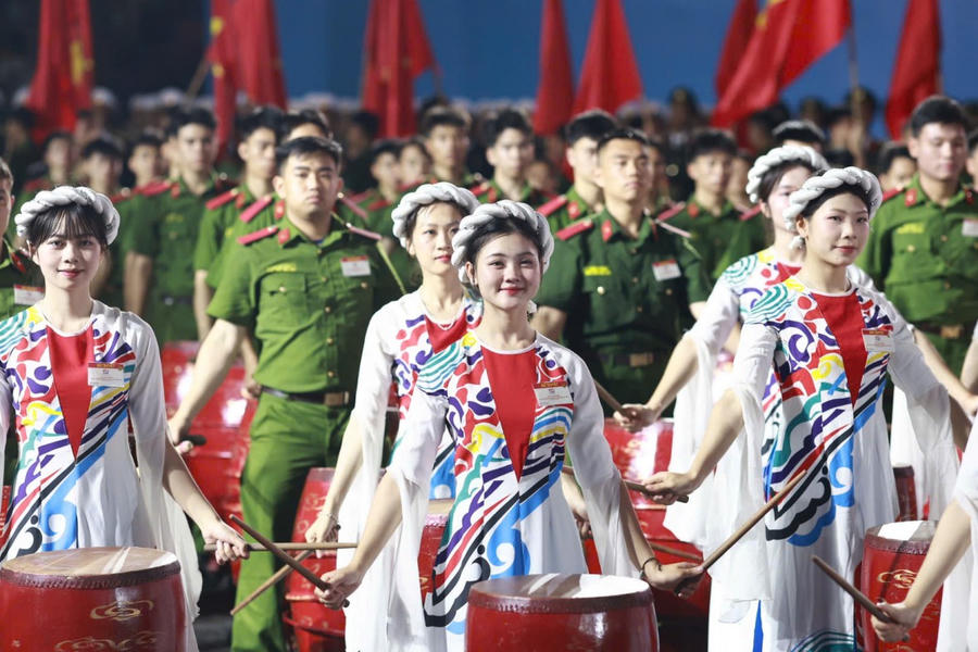 Nhiều nam, nữ học viên Học viện Cảnh sát nhân dân rạng ngời trong đêm sơ duyệt diễu binh, diễu hành cấp Nhà nước.