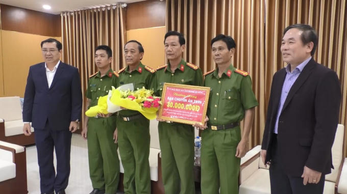 Chủ tịch UBND TP Đà Nẵng trao thưởng cho ban chuyên án