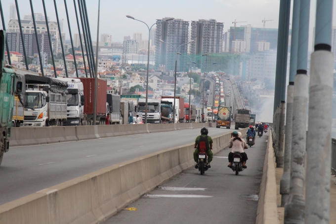 Cầu Phú Mỹ hướng đi quận 2 tê liệt hoàn toàn