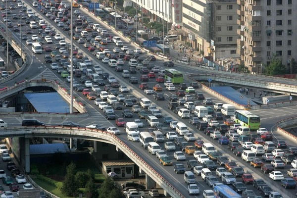 Với dân số gần 100 triệu người, đến nay mới chỉ có khoảng 2% có ô tô riêng.