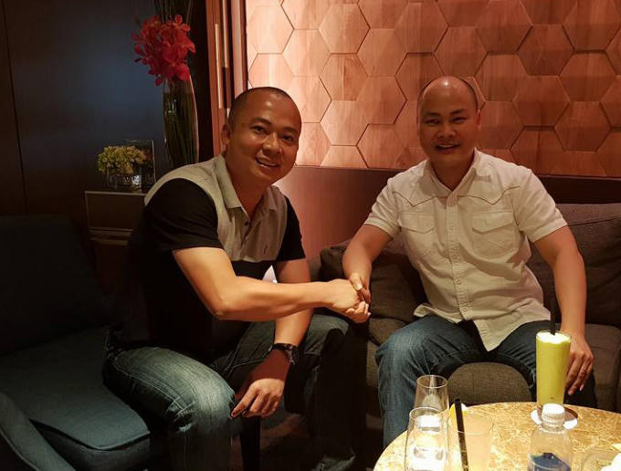 Ông Đoàn Văn Hiểu Em (trái) bắt tay cùng CEO Nguyễn Tử Quảng của Bkav ẢNH: HIỂU EM