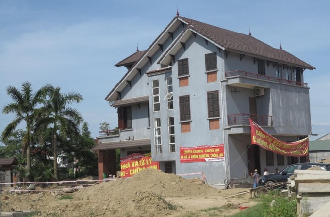 Sau 1 tuần, căn nhà 3 tầng đã được di chuyển về vị trí mới cách vị trí ban đầu 35m.