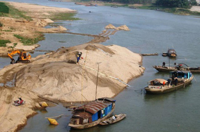 Phó Thủ tướng chỉ đạo kiên quyết xử lý các hành vi sai phạm trong hoạt động khai thác cát, sỏi.