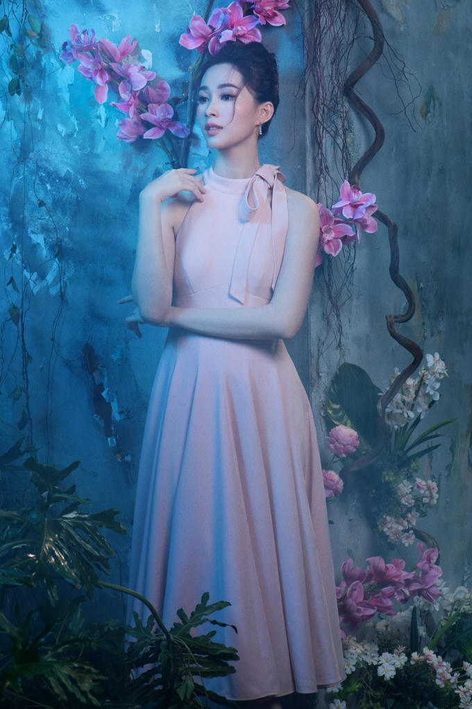 Sau kết hôn, Đặng Thu Thảo dường như ít xuất hiện hơn tại các nhưng kiện, nhưng với thời trang Elise lại là một sức hút với cô, khiến cô luôn mong muốn đồng hành. Hình ảnh của Đặng Thu Thảo và nữ doanh nhân Elise xinh đẹp, thông minh và quyền năng khiến bao người ngưỡng mộ.