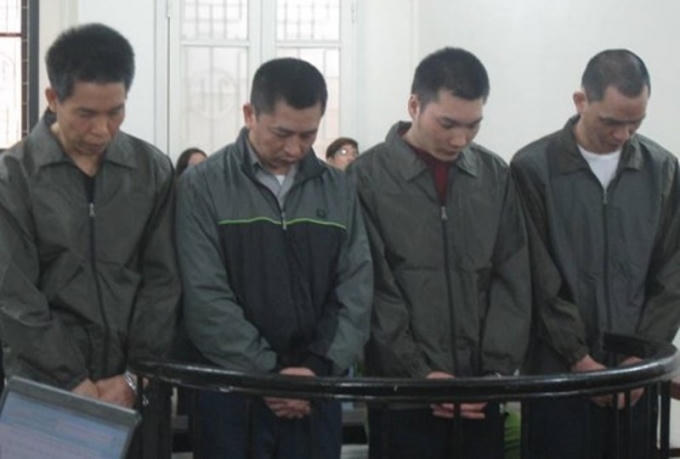 Các bị cáo trước vành móng ngựa