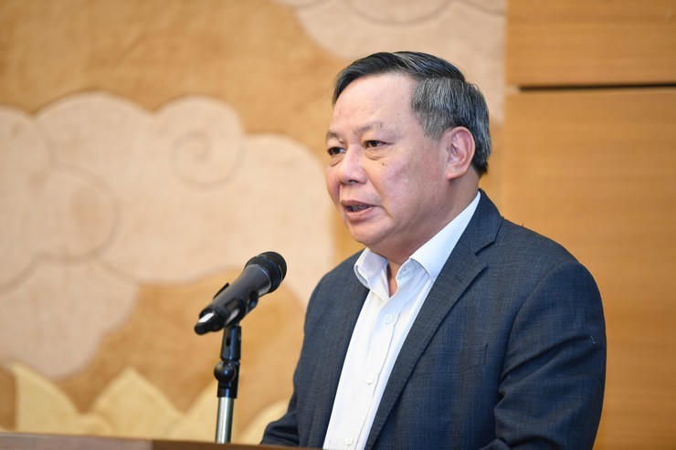Phó Bí thư Thường trực Thành ủy Hà Nội Nguyễn Văn Phong phát biểu.