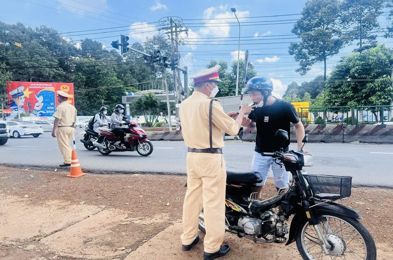 Kiểm tra nồng độ cồn khi tham gia giao thông tại Đồng Nai