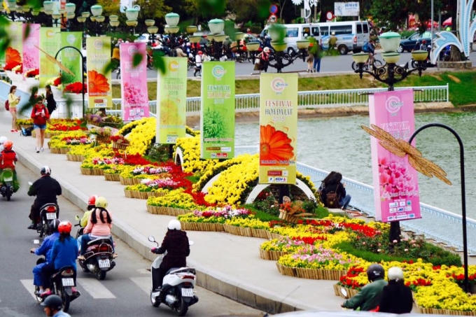 Festival hoa Đà Lạt là dịp tôn vinh những đóng góp thầm lặng của những đơn vị, cá nhân đưa thương hiệu hoa Đà Lạt ra thế giới. Ảnh: Minh Anh