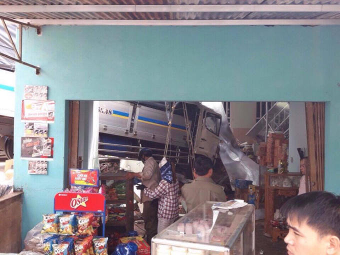 Căn nhà bị hư hại nặng sau vụ tai nạn.