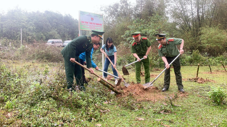 Trồng cây để góp phần gìn giữ môi trường, chống biến đổi khí hậu, xây dựng và bảo vệ biên cương xanh
