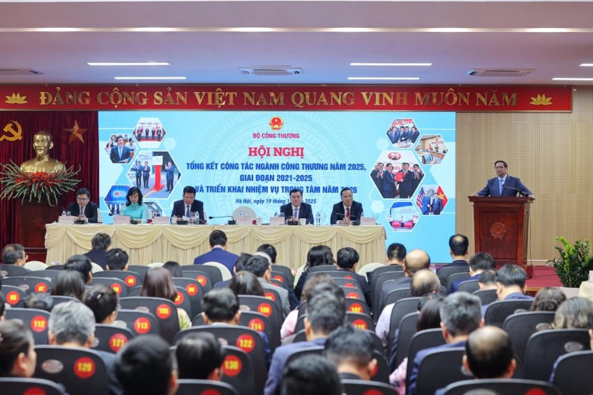 Thủ tướng phát biểu tại hội nghị. Ảnh: Nhật Bắc