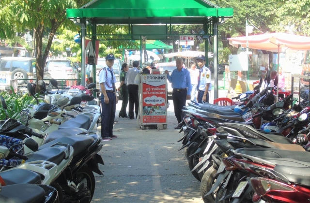 TP HCM: Tổ chức bãi giữ xe và các dịch vụ thiết yếu khác trong công viên