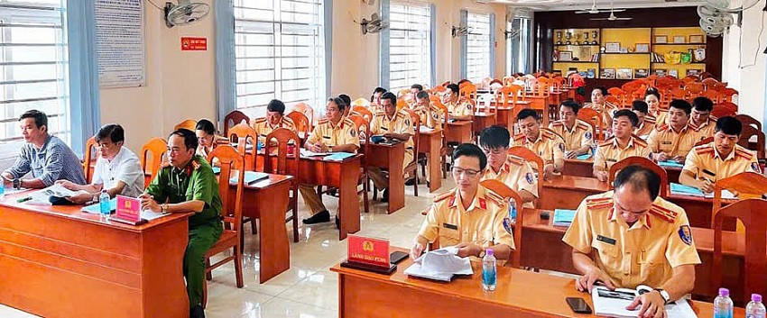 Công an Bình Thuận tập huấn nghiệp vụ sát hạch, cấp giấy phép lái xe.