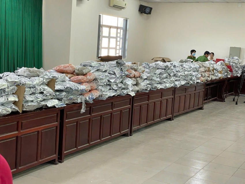 Khối lượng ma tuý khổng lồ với nhiều thể loại bị thu giữ sau khi triệt phá các ổ nhóm tội phạm về ma tuý.