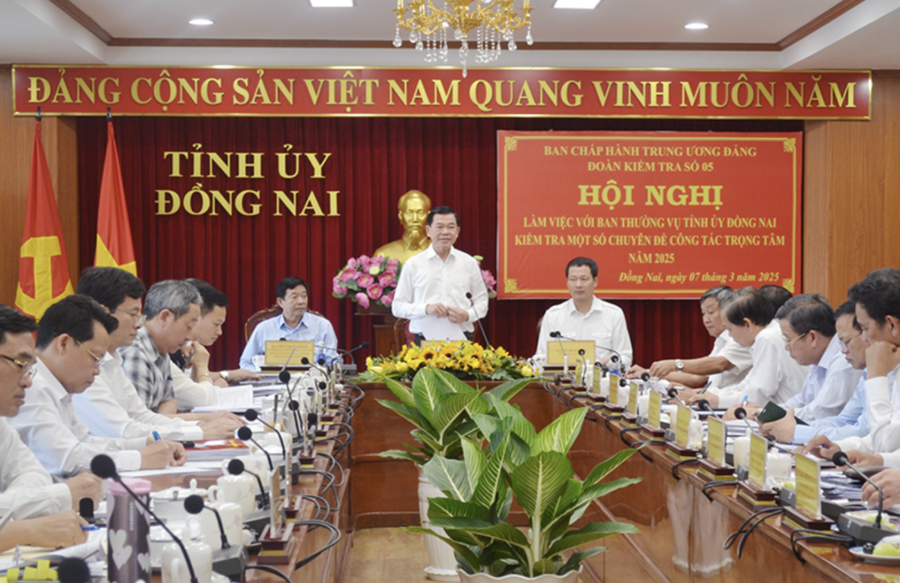 Đoàn công tác của Bộ Chính trị làm việc với Đồng Nai. Ảnh: P.Hằng