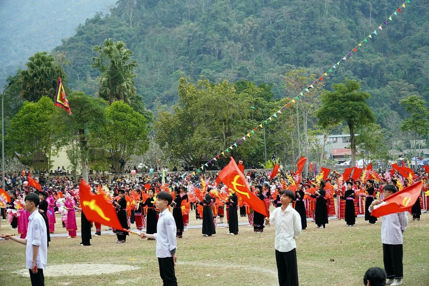 Lễ hội Lồng Tông huyện Lâm Bình có nhiều tiết mục công phu. (Ảnh: P. Họ).