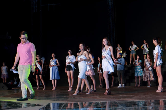 Đến thời điểm này, toàn bộ ekip thực hiện chương trình chung kết Hoa hậu Bản sắc Việt toàn cầu đã sẵn sàng cho một đêm hội nhan sắc rực rỡ và ấn tượng.