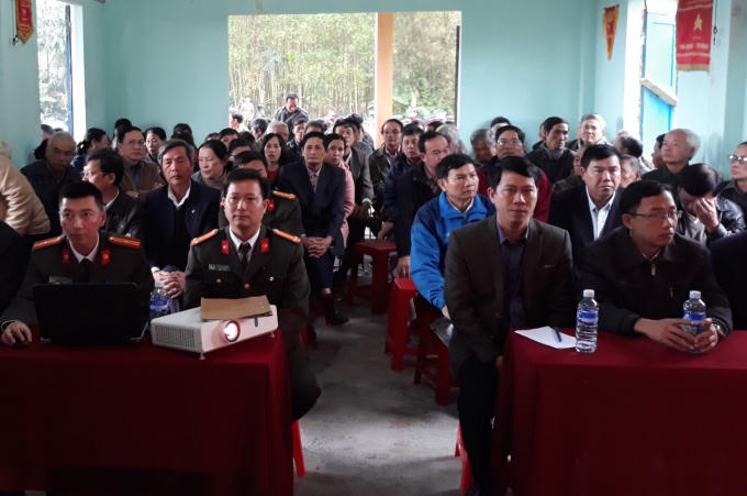 Đông đảo quần chúng nhân dân tham gia buổi tuyên truyền.