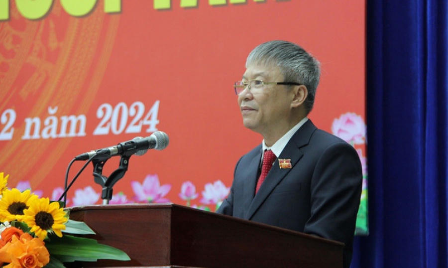 Chủ tịch HĐND tỉnh Quảng Nam Nguyễn Đức Dũng phát biểu tại kỳ họp. (Ảnh: Công Huy).