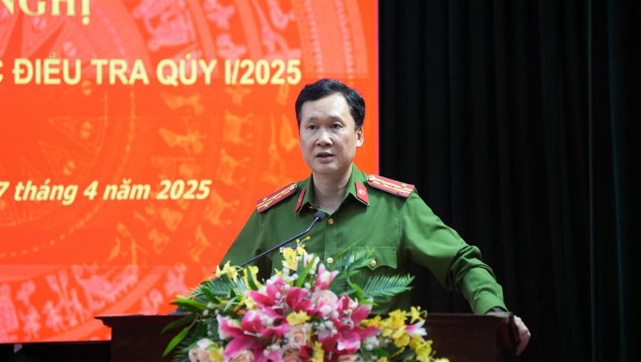 Đại tá Đoàn Hồng Hiệu, Phó Giám đốc Công an tỉnh phát biểu chỉ đạo tại Hội nghị.