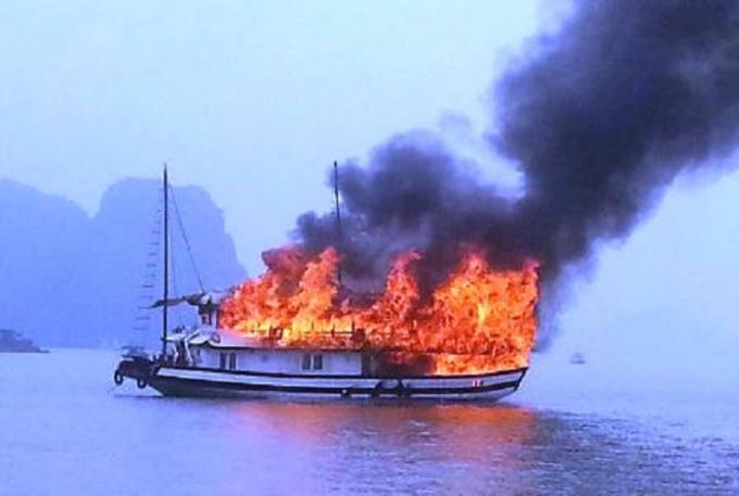 Đây không phải là lần đầu tiên tàu du lịch cháy trên Vịnh Hạ Long (Ảnh minh họa).