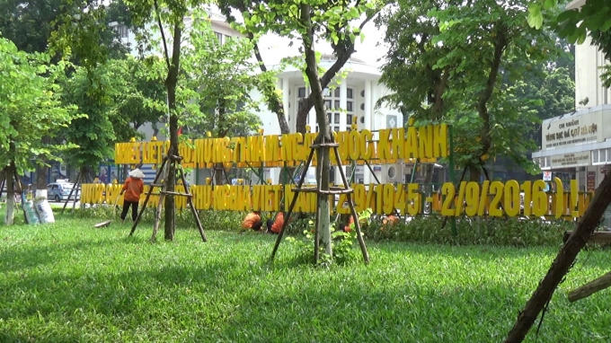 Mừng Quốc khánh, đường phố Thủ đô rực rỡ cờ hoa
