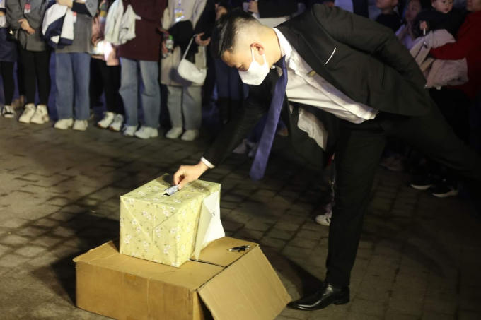 CLB Chạm nhận được rất nhiều sự quan tâm và ủng hộ của khán giả tham dự.