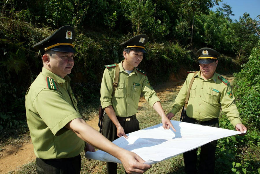 107303_can_bo_hat_kiem_lam_huyen_nguyen_binh_kiem_tra_thuc_dia_09100021