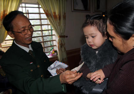 Xông đất đầu năm là một nét đẹp văn hóa truyền thống (Ảnh minh họa)