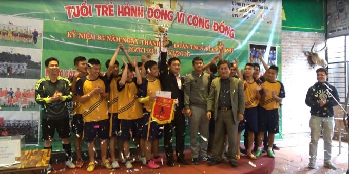 Đội Công ty Tùng Ân giành Cup vô địch giải bóng đá Tuổi trẻ hành động vì cộng đồng.