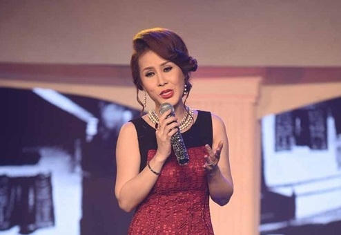 Mặc dù theo nghiệp ca hát 20 năm nhưng cô vẫn chưa cho ra mắt album nào.