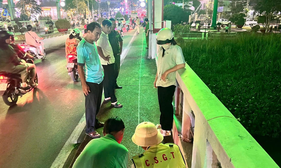Lực lượng chức năng làm việc tại hiện trường vụ việc (Ảnh: Công an An Giang).