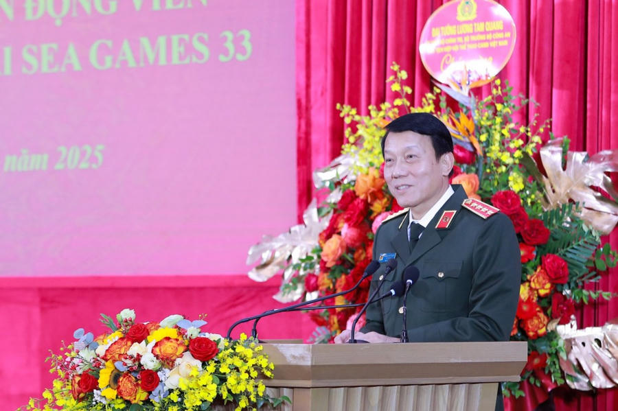 Bộ trưởng Lương Tam Quang phát biểu tại buổi gặp mặt.