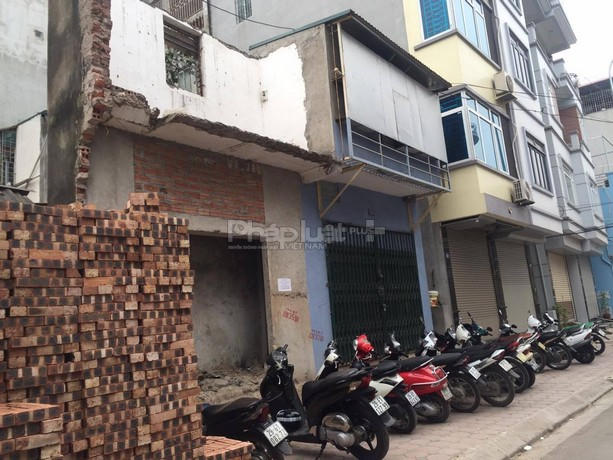 Nhà siêu mỏng khiến nhiều người dân không khỏi hoang mang.
