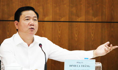 Ông Đinh La Thăng tại cuộc họp sáng 21/2. (Ảnh: Mạnh Tùng)